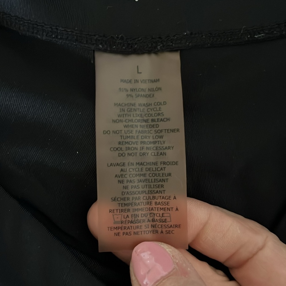 Betsey Johnson Women’s Black Graphic Top - Picture 6 of 7